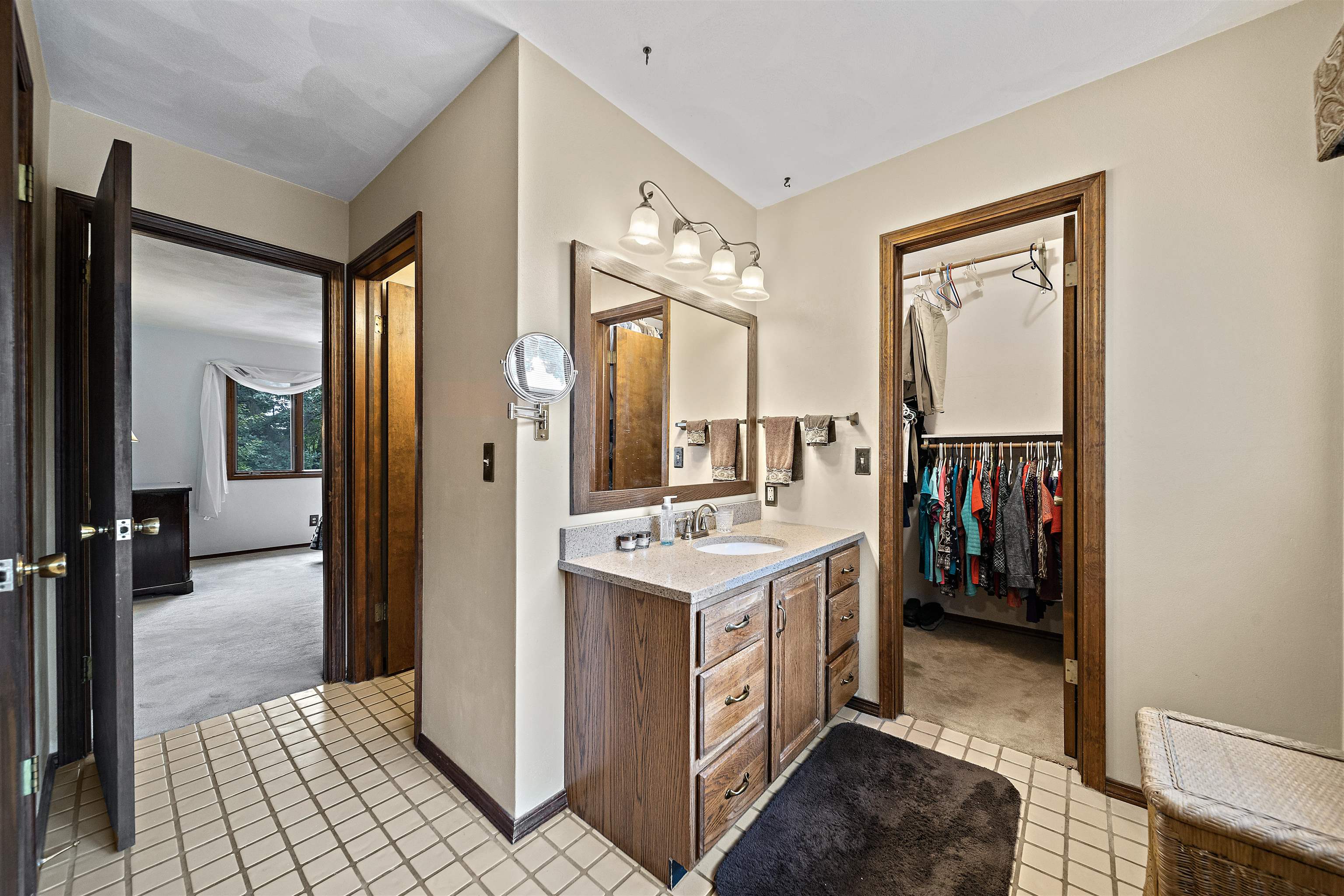 692 Sioux Drive Freeport, IL 61032 - Photo 18 of 36 a view of a hallway with washer and dryer