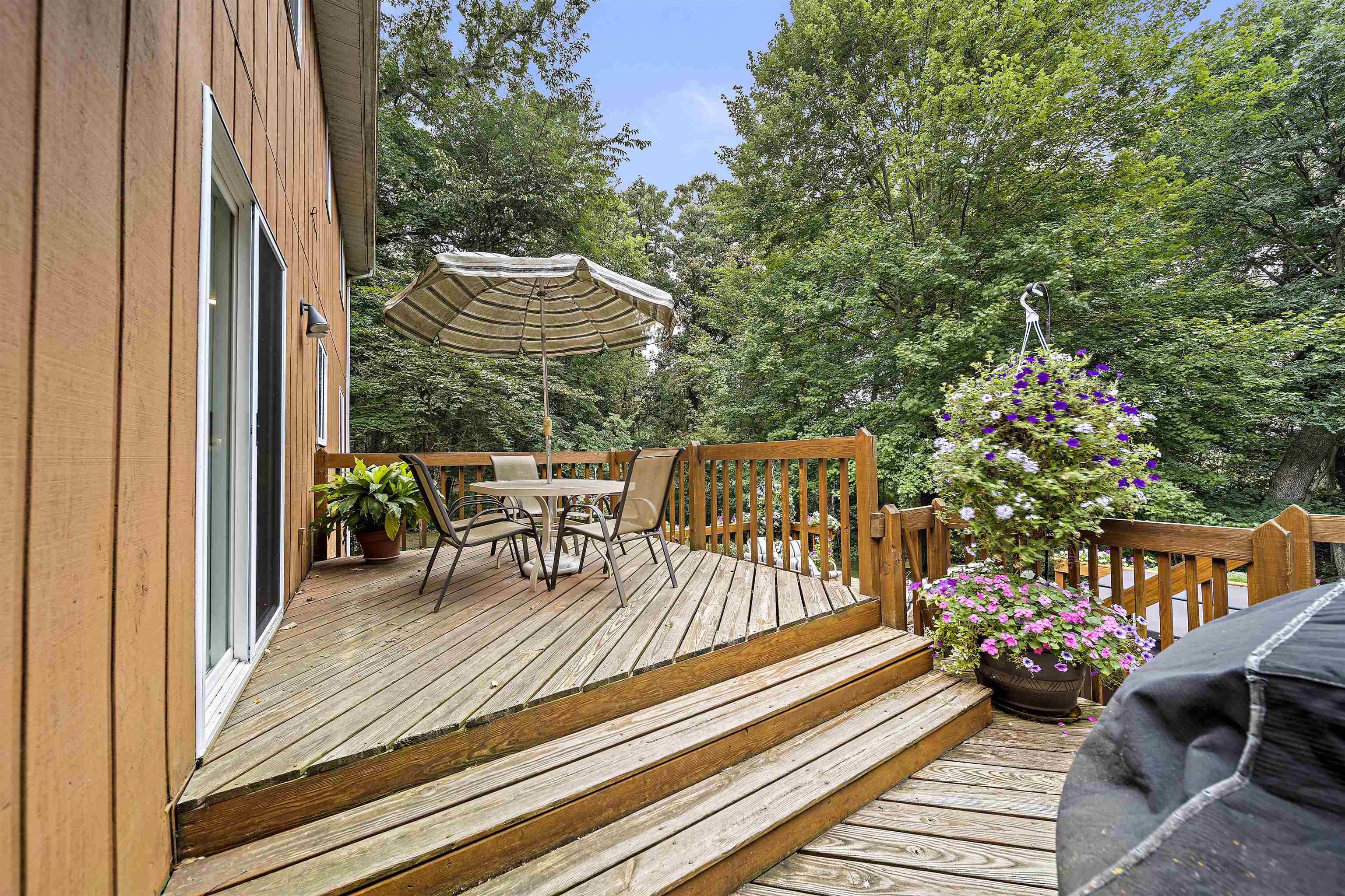 692 Sioux Drive Freeport, IL 61032 - Photo 29 of 36 a view of a chairs and table on the balcony