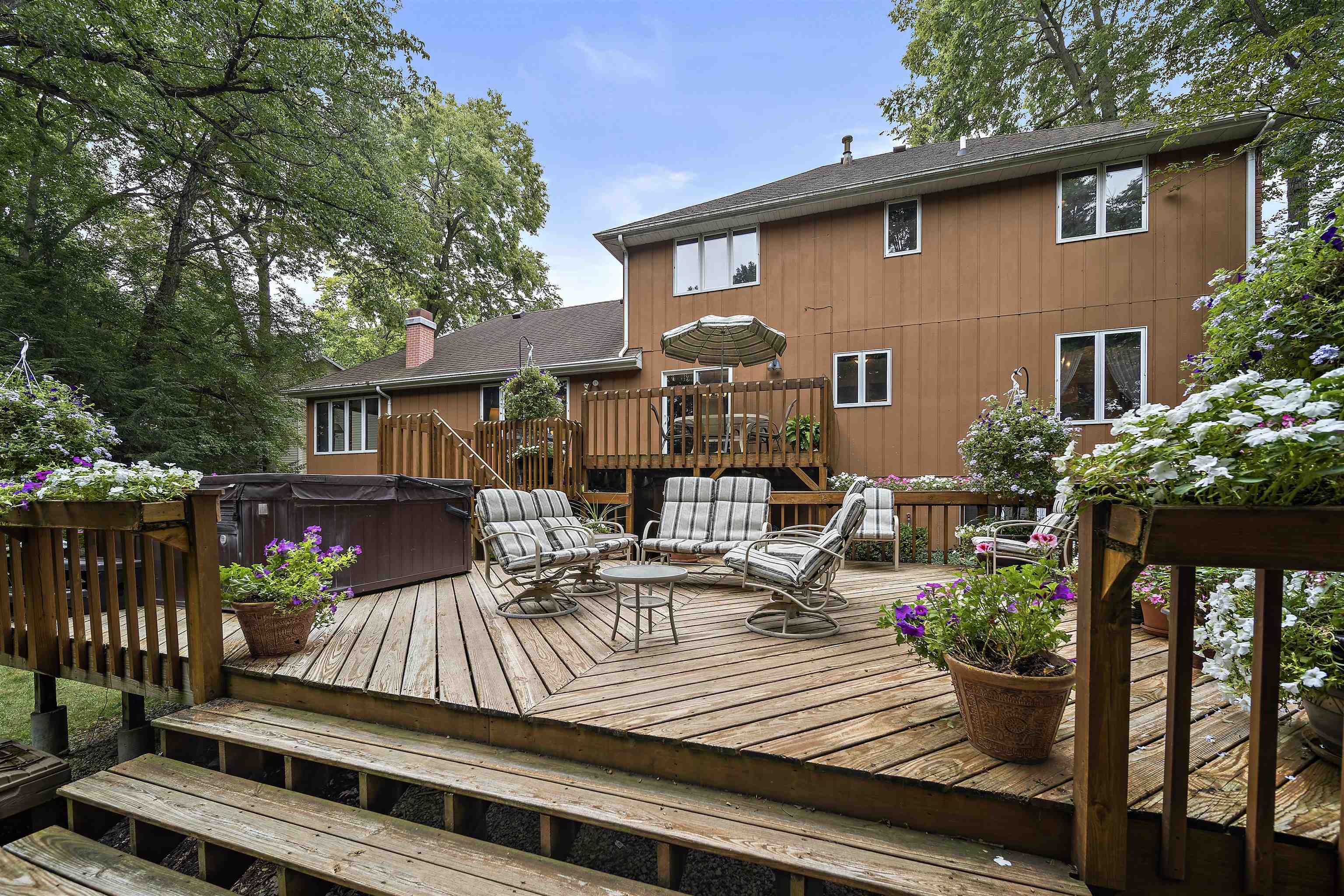 692 Sioux Drive Freeport, IL 61032 - Photo 31 of 36 a view of a patio with couches table and chairs and potted plants