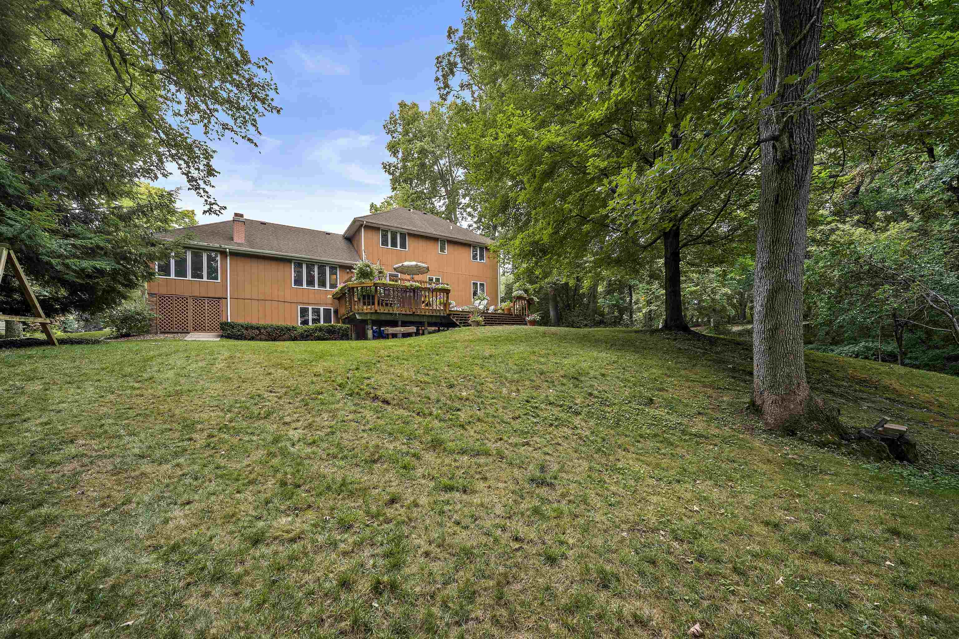 692 Sioux Drive Freeport, IL 61032 - Photo 33 of 36 a house view with a garden space
