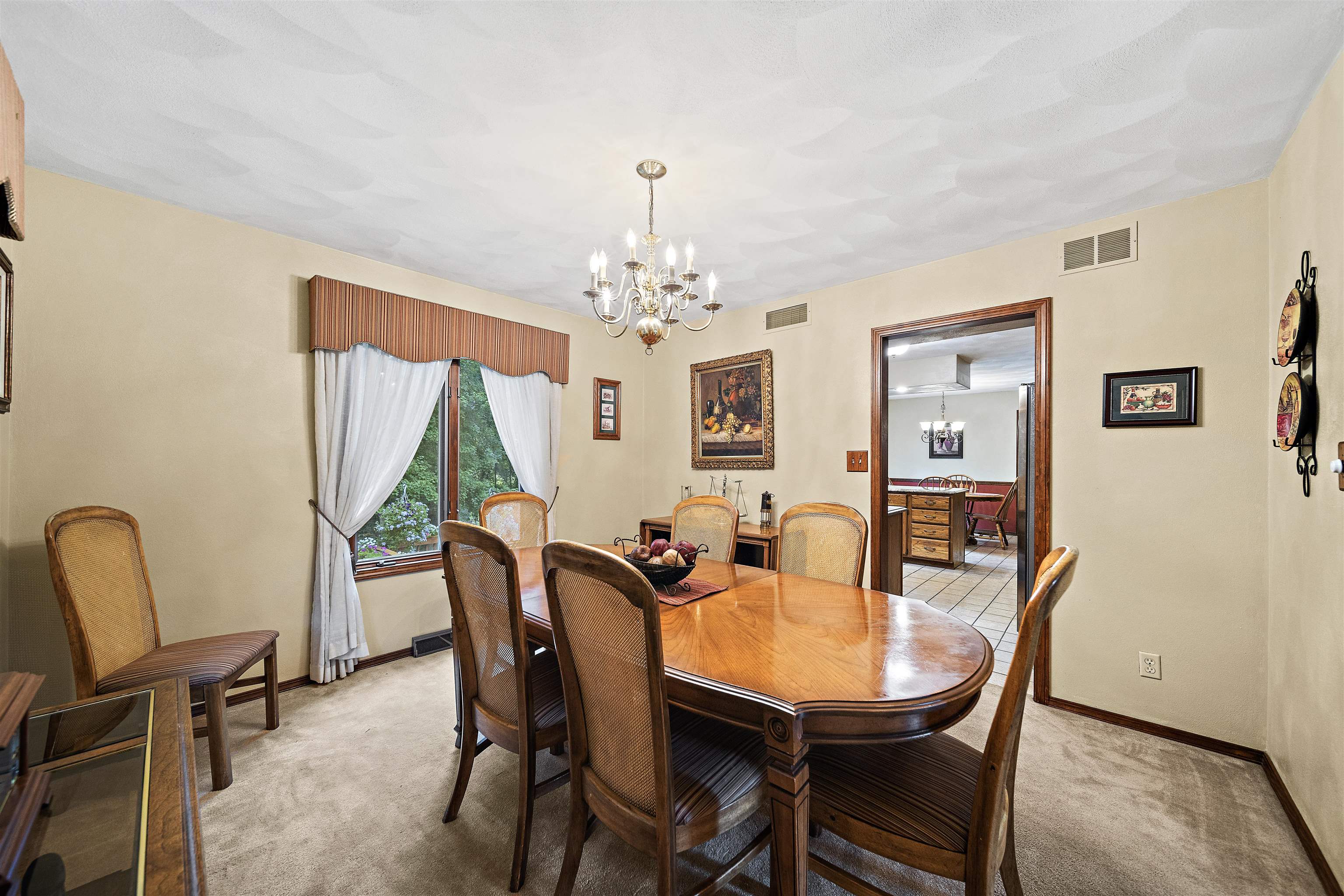 692 Sioux Drive Freeport, IL 61032 - Photo 5 of 36 a dining room with furniture a rug and a chandelier