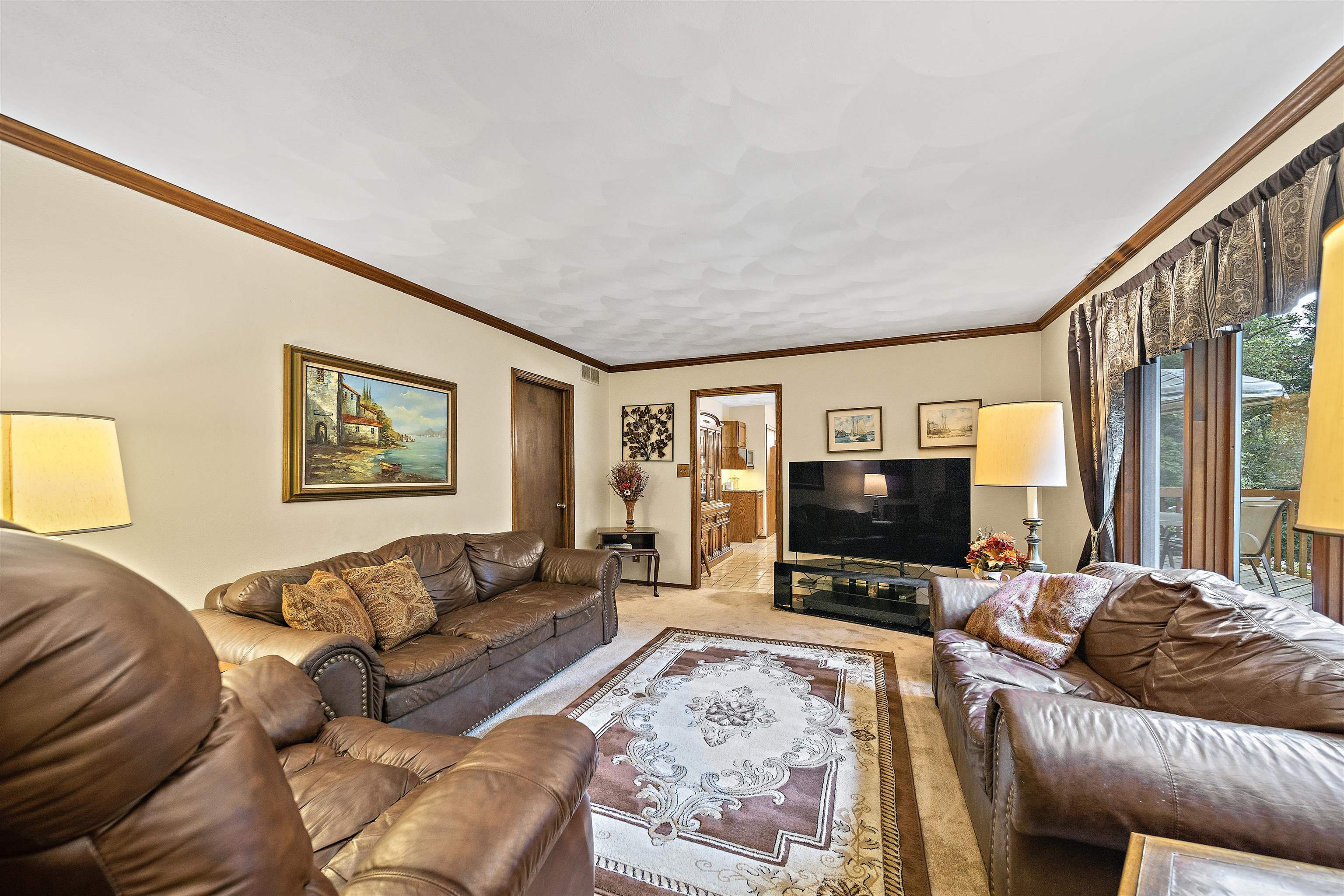 692 Sioux Drive Freeport, IL 61032 - Photo 10 of 36 a living room with furniture and a flat screen tv