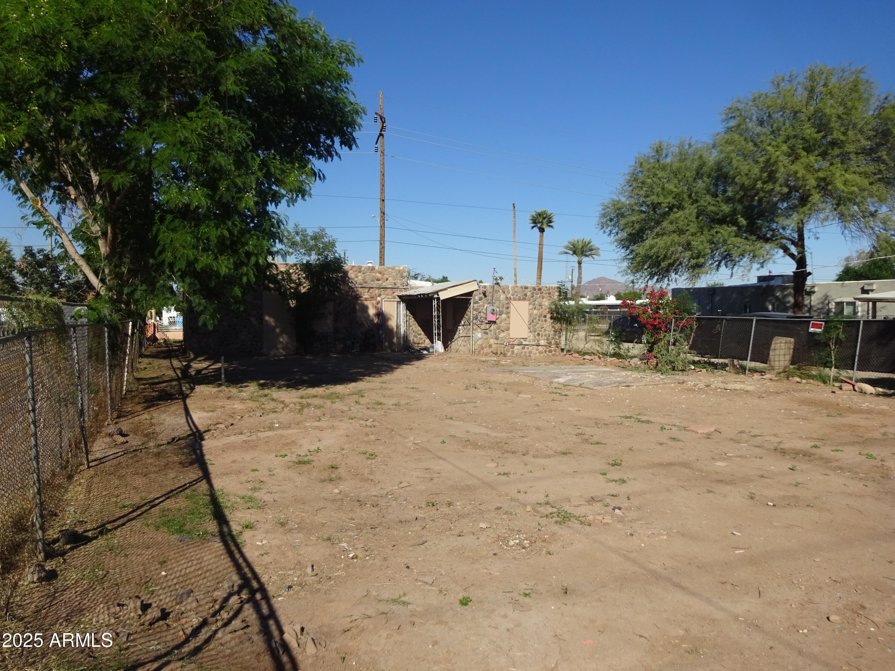 2821 East Adams Street Phoenix, AZ 85034 - Photo 15 of 17 a view of outdoor space with seating