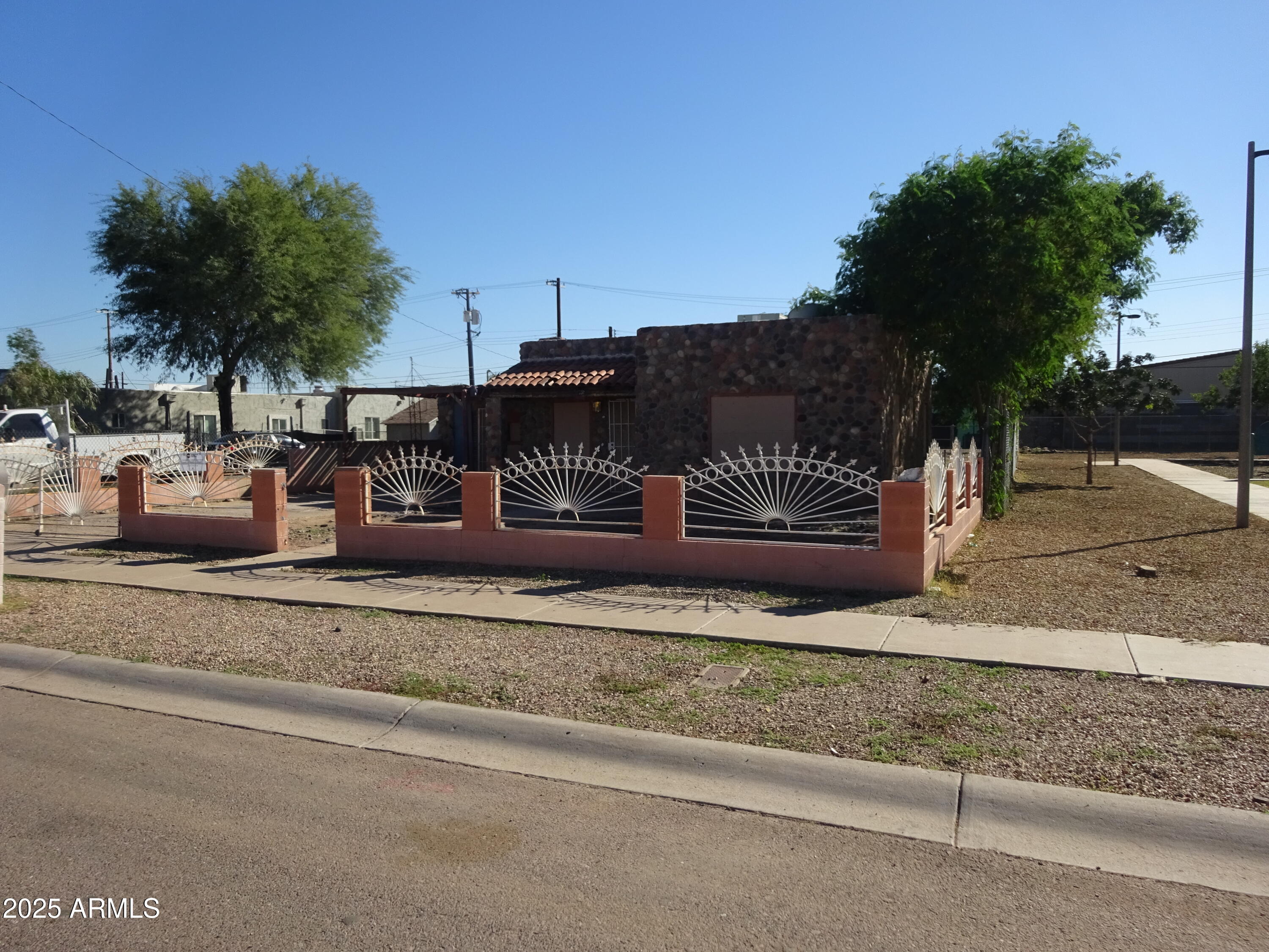 2821 East Adams Street Phoenix, AZ 85034 - Photo 5 of 17 a view of a house with a street