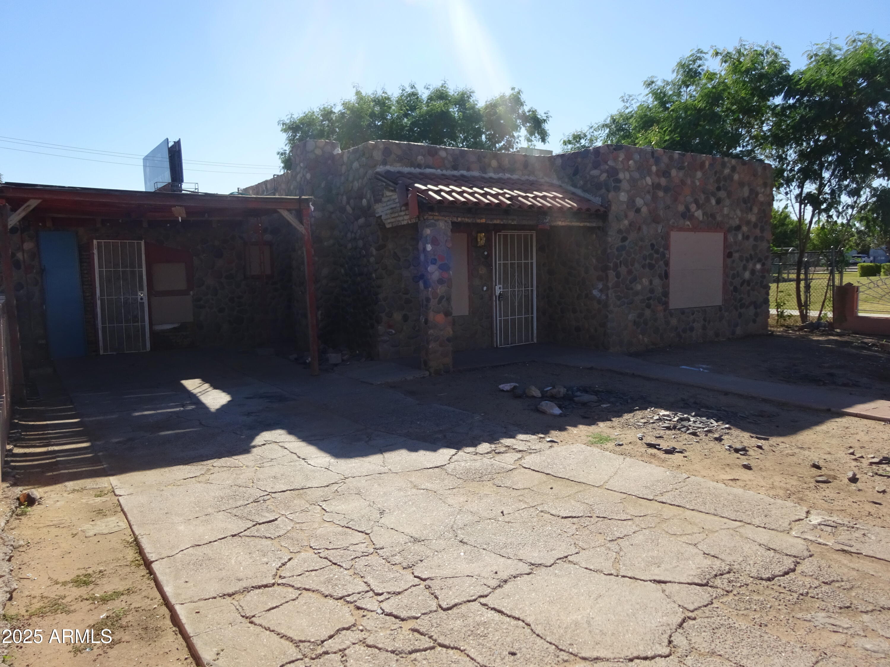 2821 East Adams Street Phoenix, AZ 85034 - Photo 7 of 17 a view of a backyard of the house