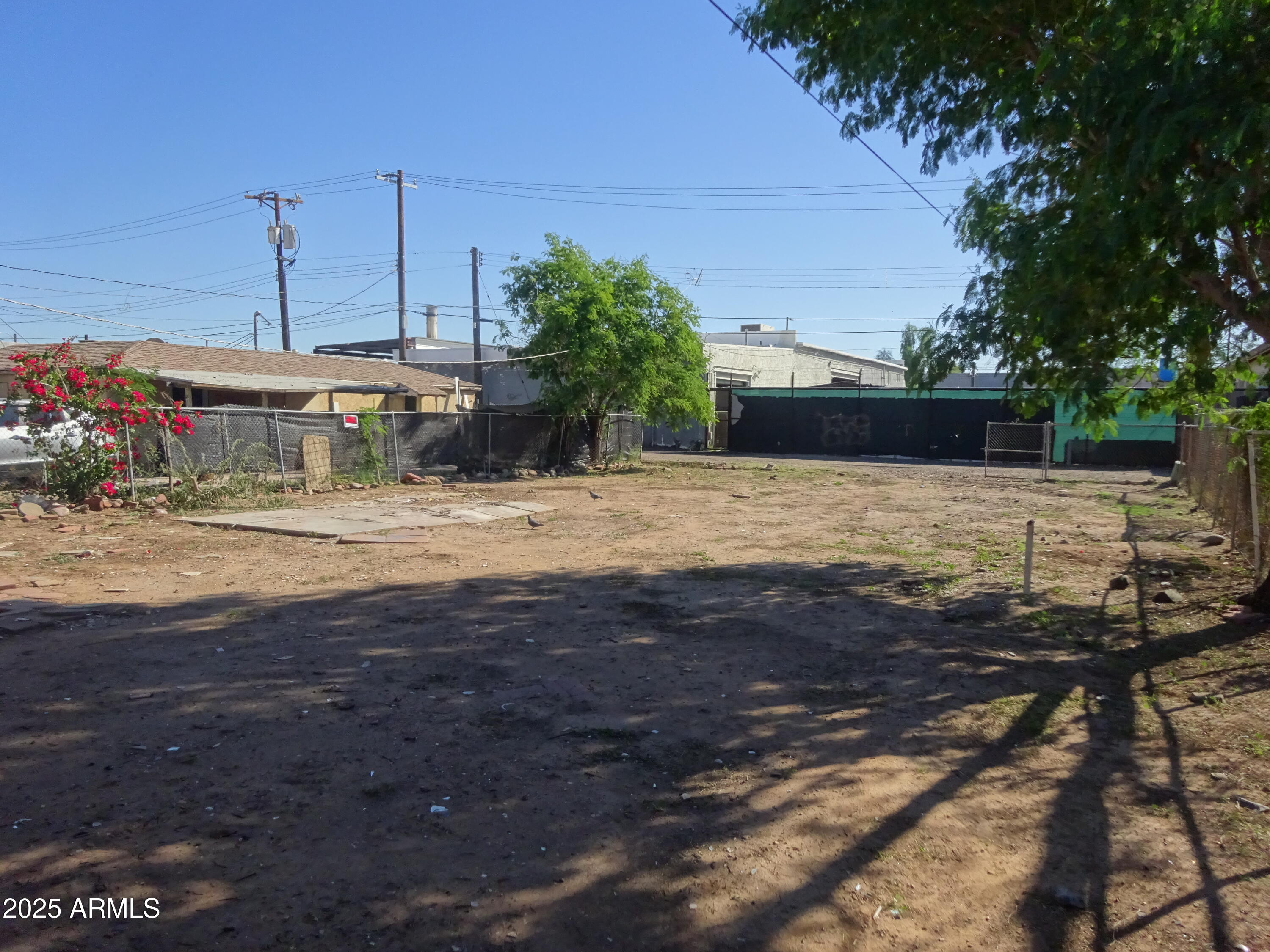 2821 East Adams Street Phoenix, AZ 85034 - Photo 10 of 17 a view of a yard with an outdoor space