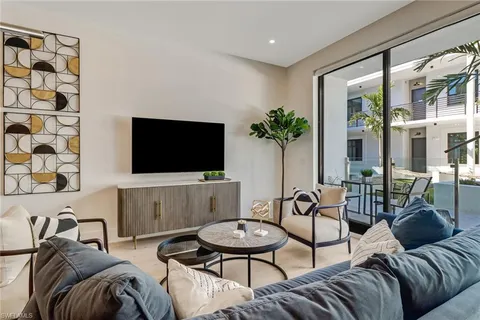 $1,595,000 | 850 Central Avenue, Unit 209, Naples, FL 34102