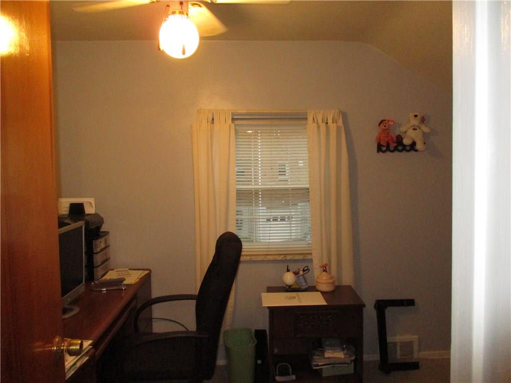 1589 Riverside Drive Verona, PA 15147 - Photo 16 of 16 3rd Bedroom currently being used as an office.
