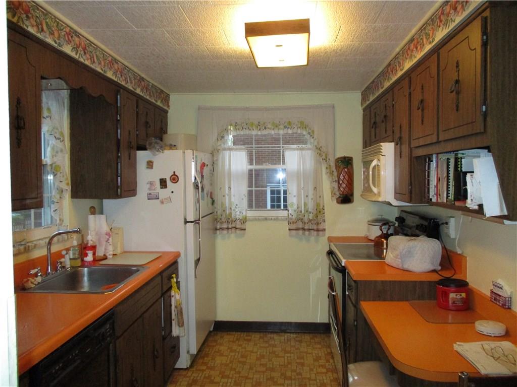1589 Riverside Drive Verona, PA 15147 - Photo 10 of 16 Galley Kitchen