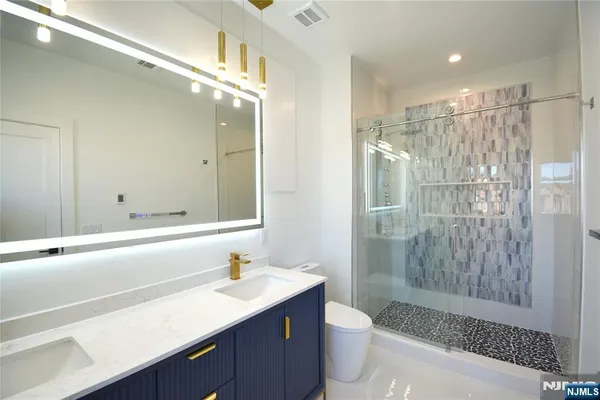$4,995 | 35 Henry Avenue, Unit 2, Palisades Park, NJ 07650