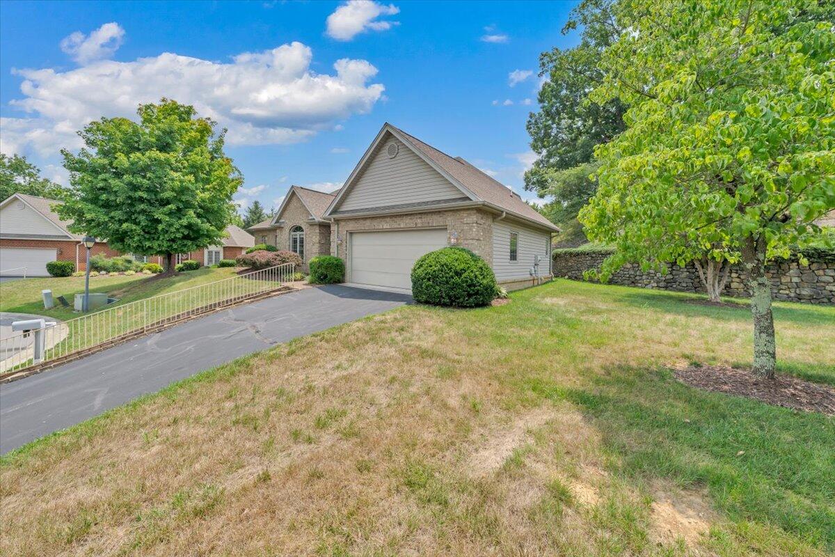 2512 Oak Ridge Lane Salem, VA 24153 - Photo 46 of 49 48-MIB03152