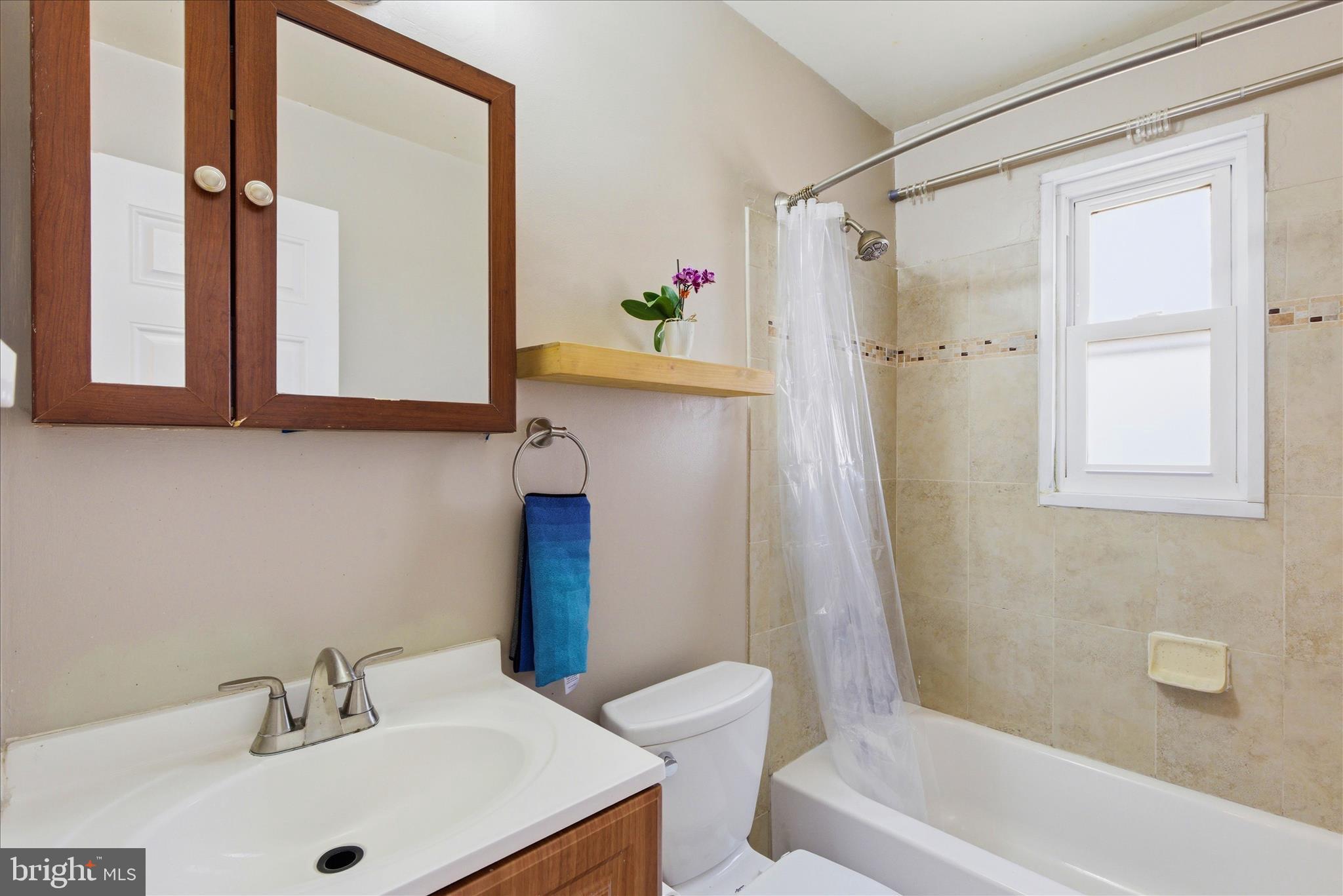 6317 Jason Street Cheverly, MD 20785 - Photo 13 of 34 Full bathroom on main level