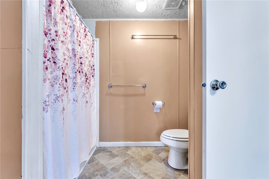 137 East Reedy Fork Road Seneca, SC 29678 - Photo 16 of 28 Functional and practical bathroom, ready for daily routines.
