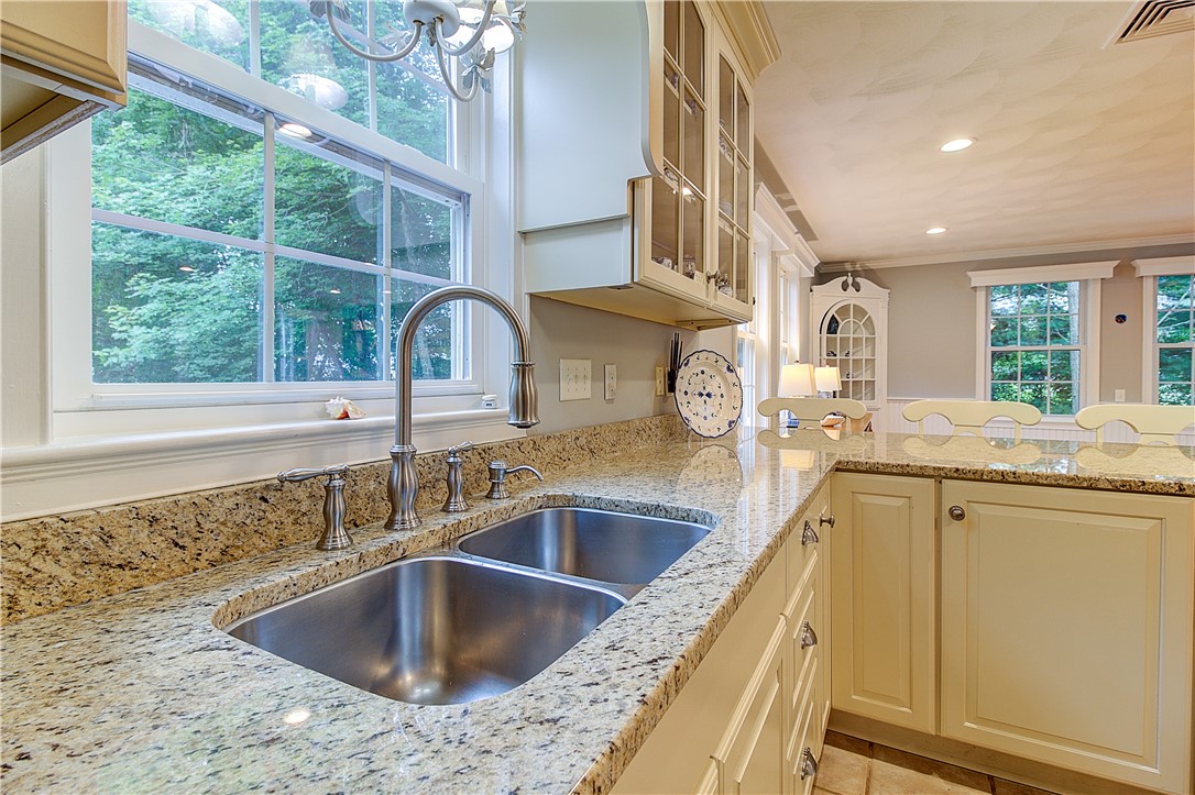 45 Algonquin Road Narragansett, RI 02882 - Photo 12 of 47