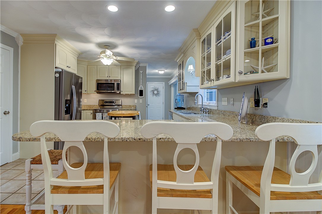 45 Algonquin Road Narragansett, RI 02882 - Photo 13 of 47