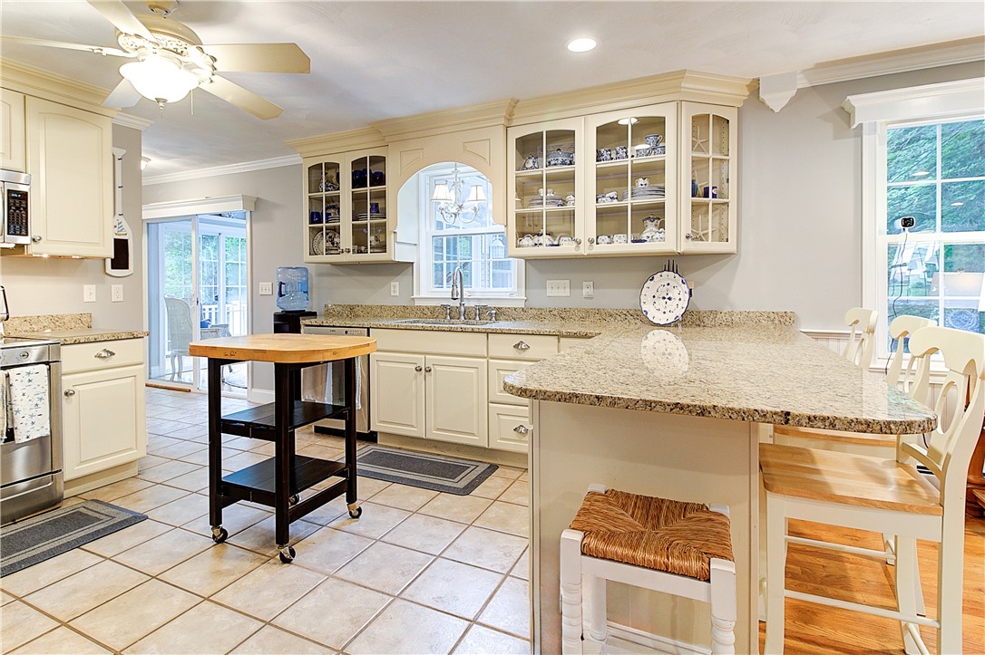 45 Algonquin Road Narragansett, RI 02882 - Photo 9 of 47