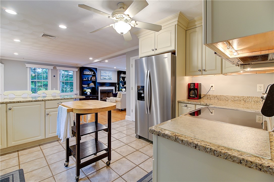 45 Algonquin Road Narragansett, RI 02882 - Photo 10 of 47