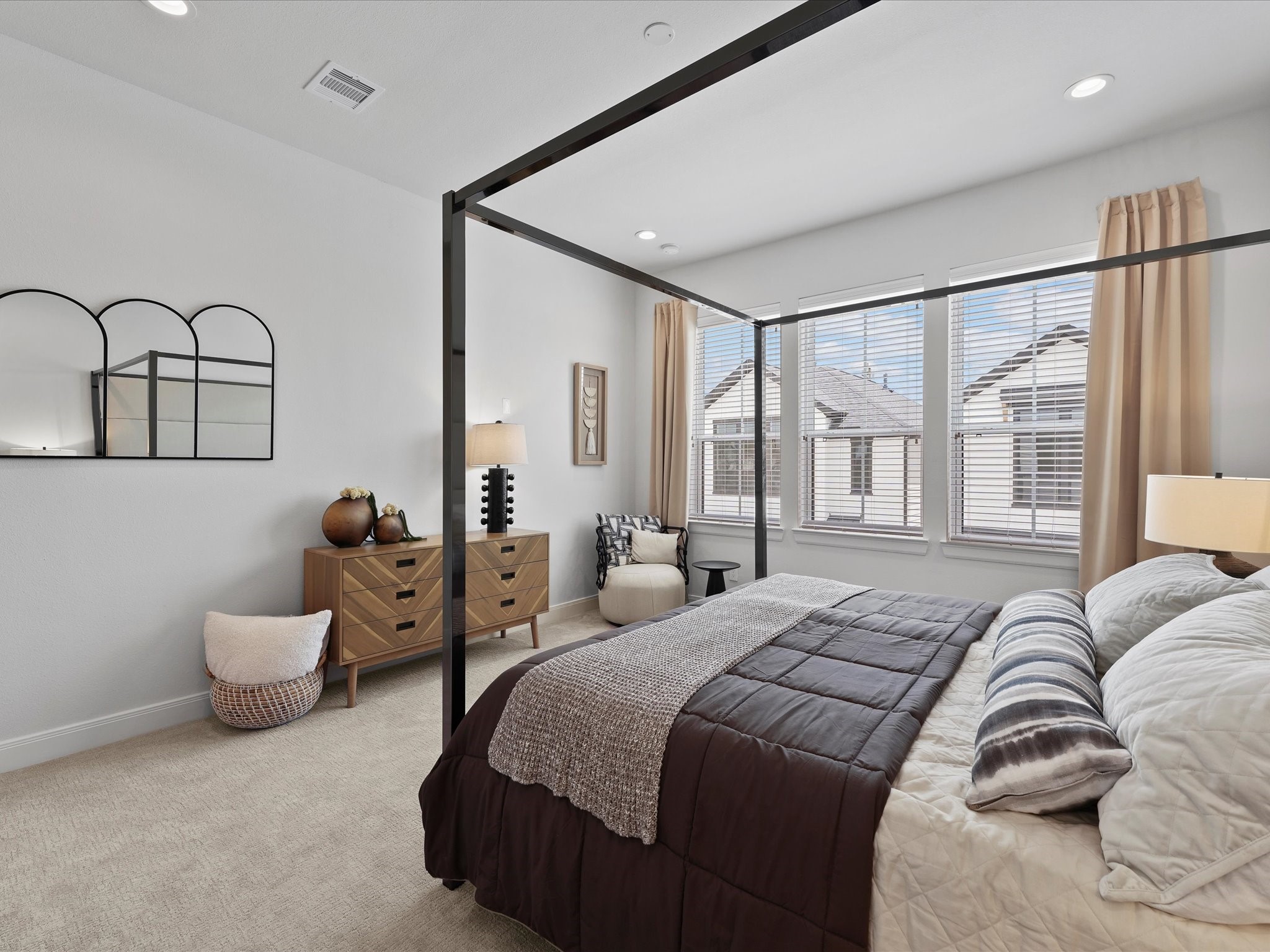 9216 Washington Heights Street Houston, TX 77063 - Photo 19 of 44 Primary Room