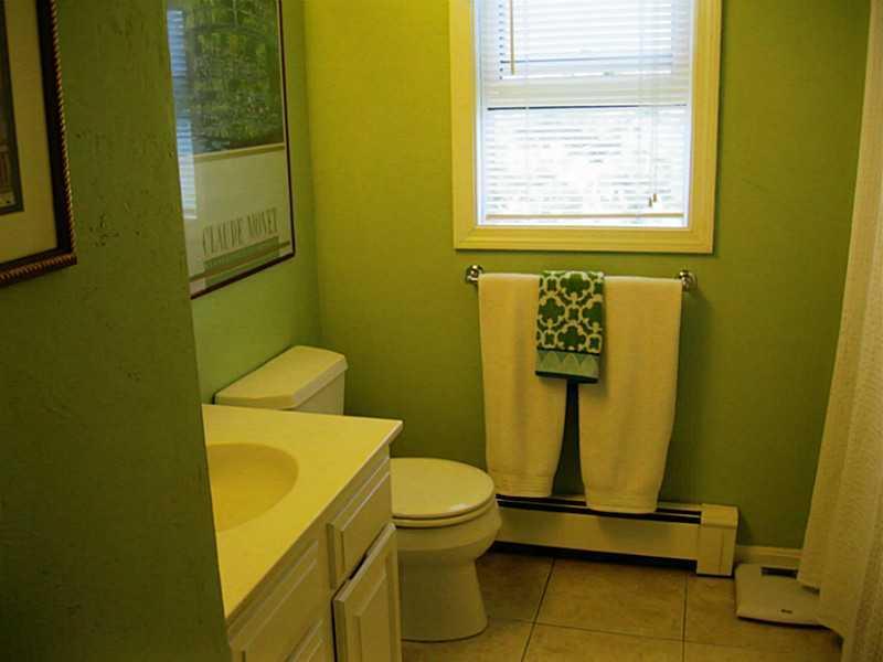 61 Stuart Street Portland, ME 04103 - Photo 22 of 33 Bathroom. 2nd floor full bathroom