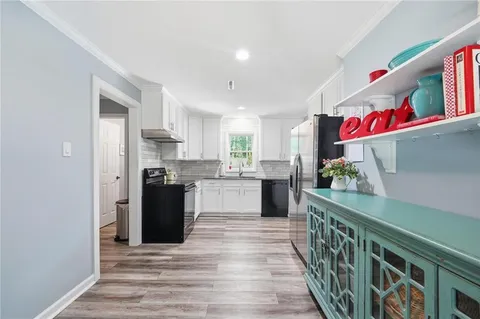 $425,000 | 1216 West 97th Street, Kansas City, MO 64114