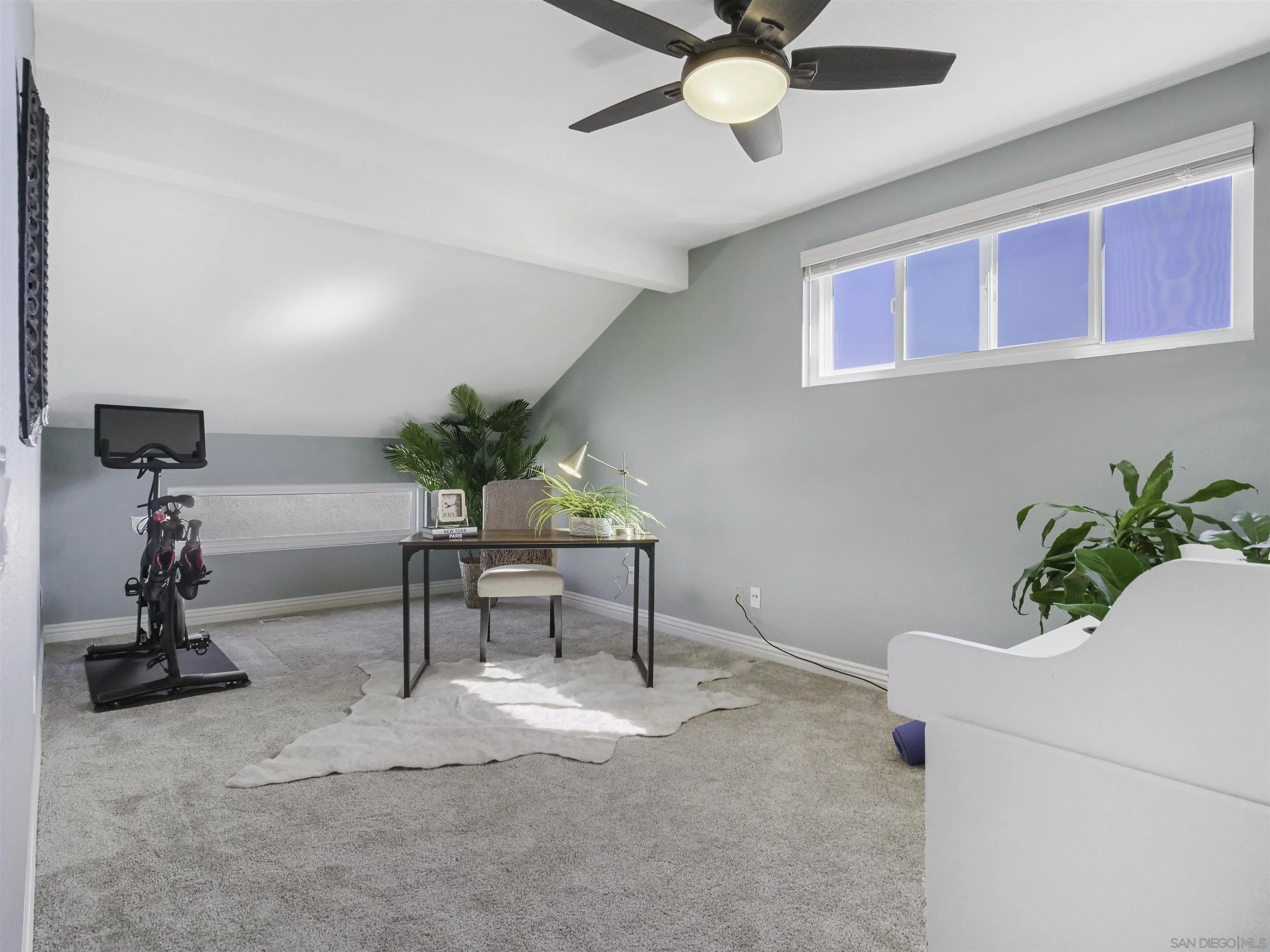 809 Sandbar Way Carlsbad, CA 92011 - Photo 29 of 39 a living room with furniture and a potted plant