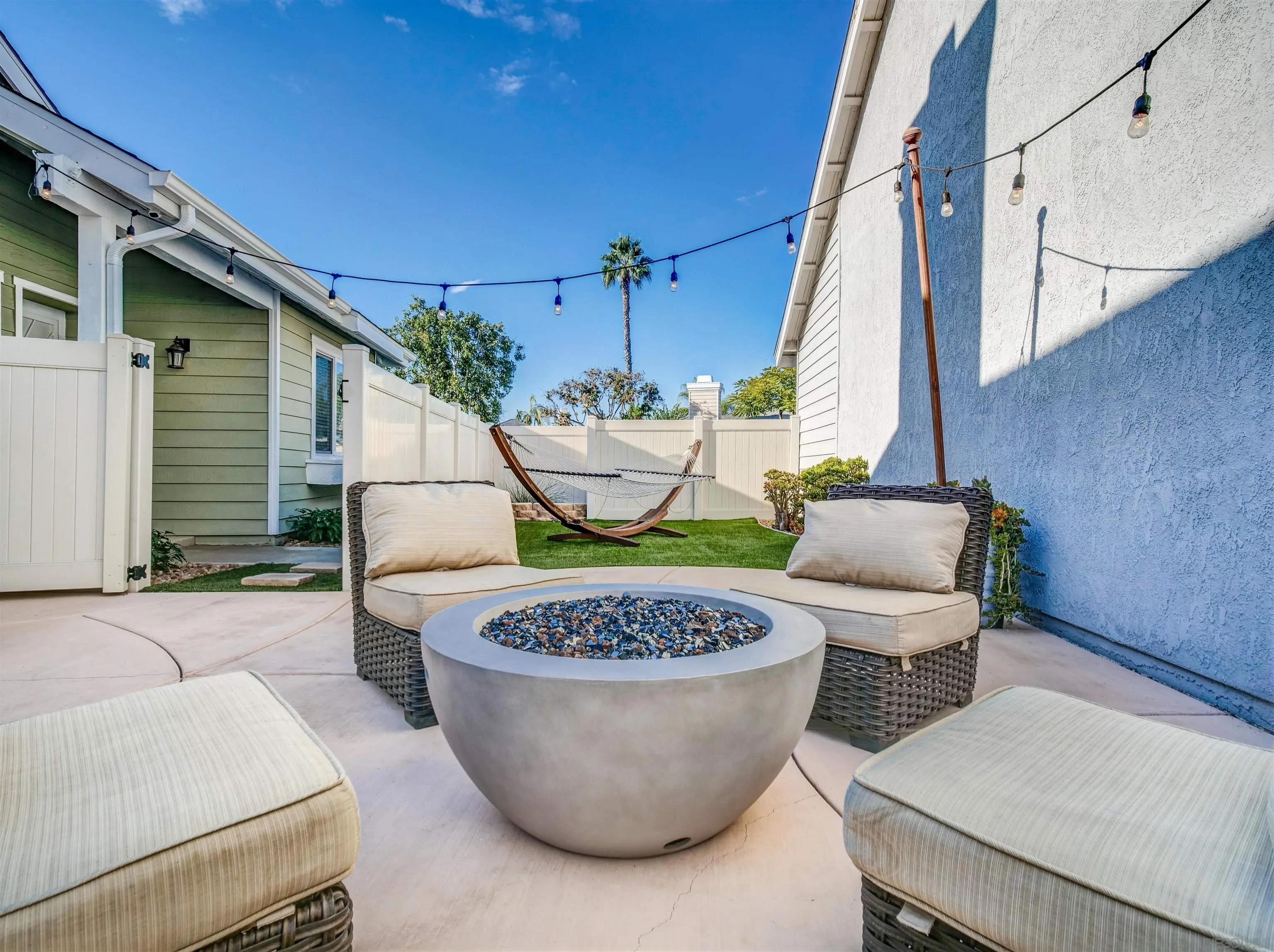 809 Sandbar Way Carlsbad, CA 92011 - Photo 34 of 39 a view of a dining room with furniture