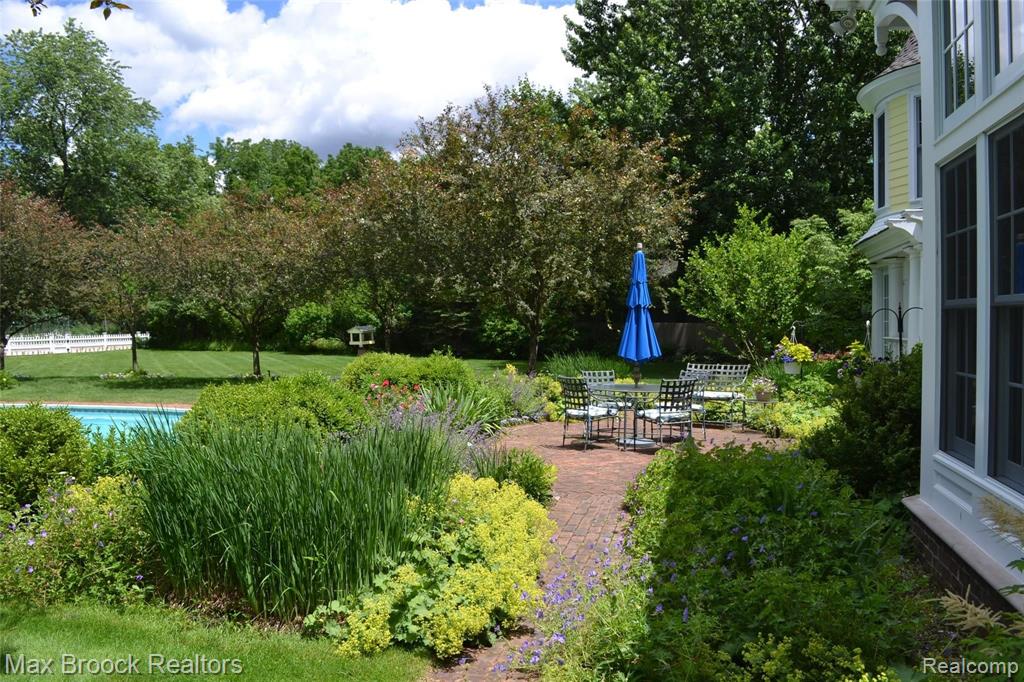 2080 Redding Road Birmingham, MI 48009 - Photo 17 of 59