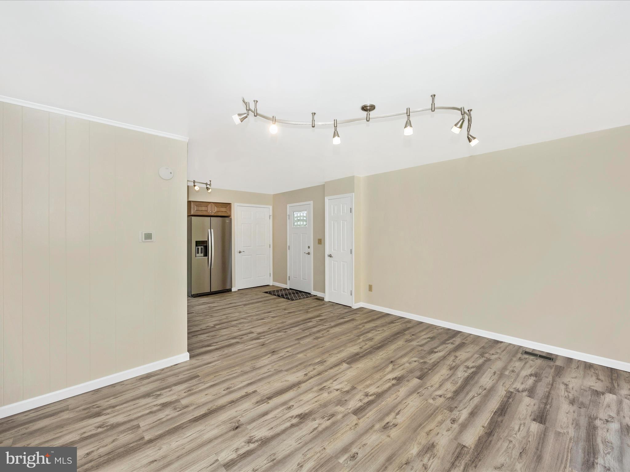 1119 Rohrersville Road Knoxville, MD 21758 - Photo 5 of 54 Living Room