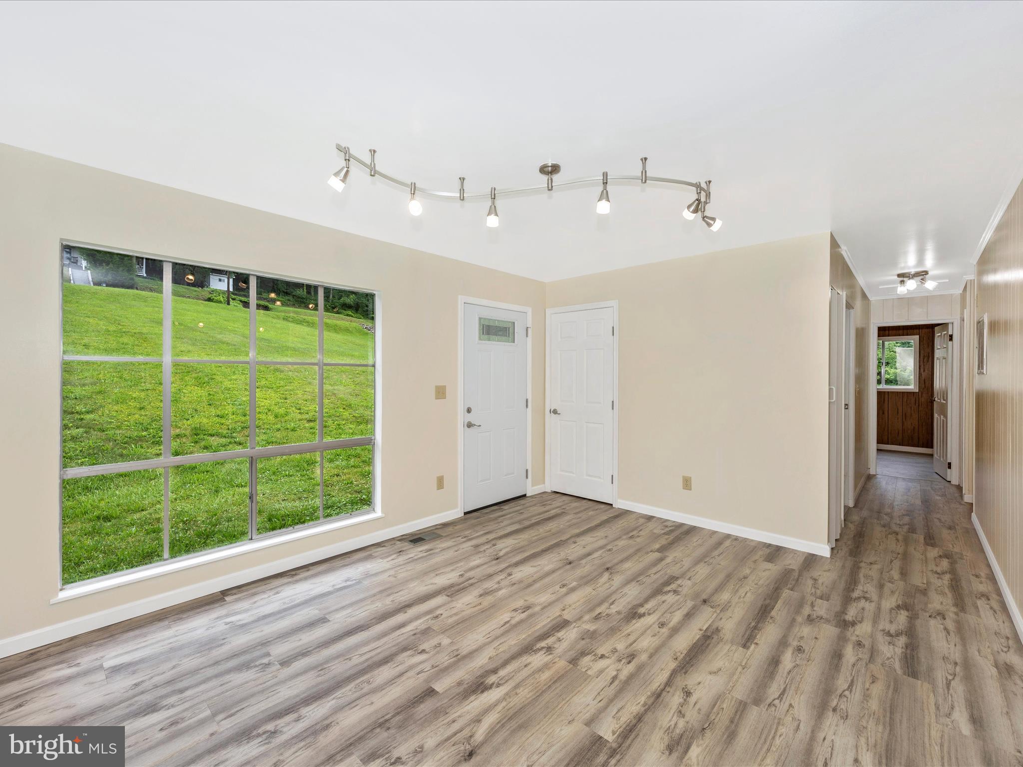 1119 Rohrersville Road Knoxville, MD 21758 - Photo 7 of 54 Living Room