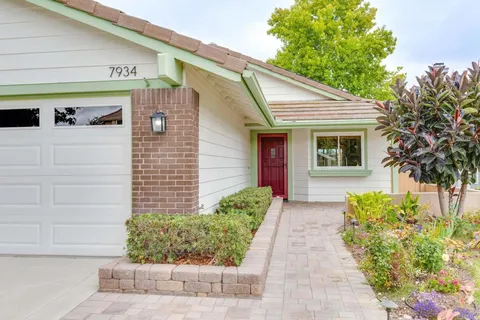 $1,199,900 | 7934 Calle Posada, Carlsbad, CA 92009
