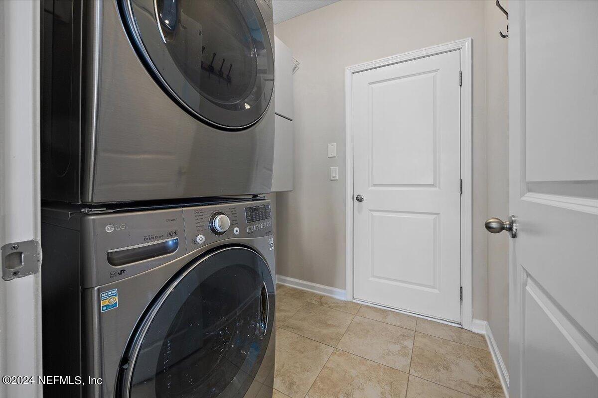 9802 Kevin Road Jacksonville, FL 32257 - Photo 17 of 23 a utility room with dryer and washer