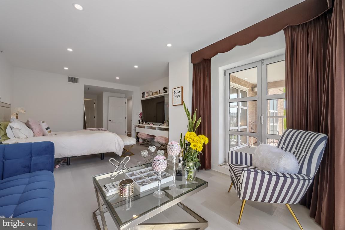 250 President Street, Unit 211 Baltimore, MD 21202 - Photo 14 of 63