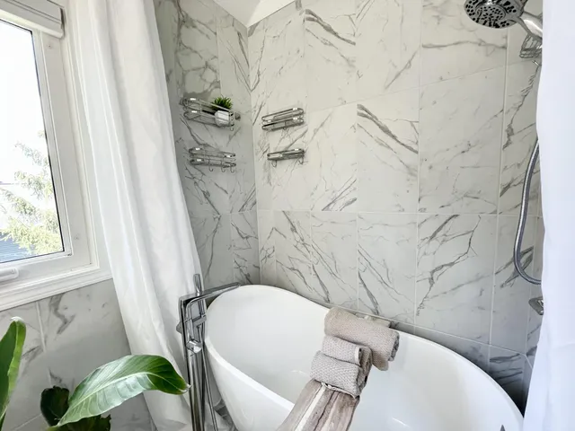 $650,000 | 727 Treasure Island Drive, Mattawan, MI 49071