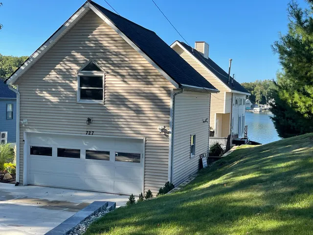 $650,000 | 727 Treasure Island Drive, Mattawan, MI 49071