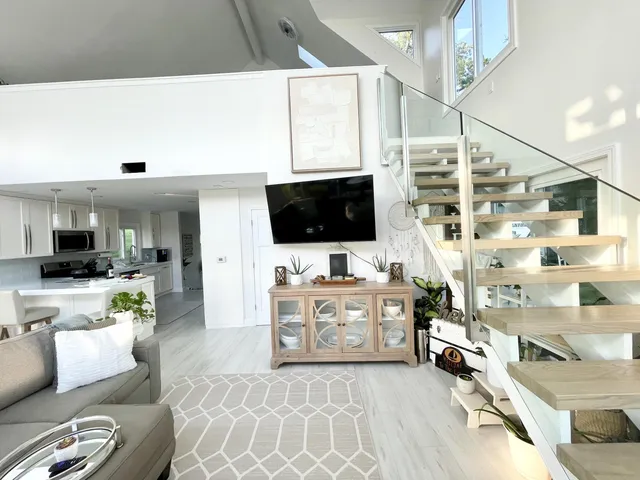 $650,000 | 727 Treasure Island Drive, Mattawan, MI 49071