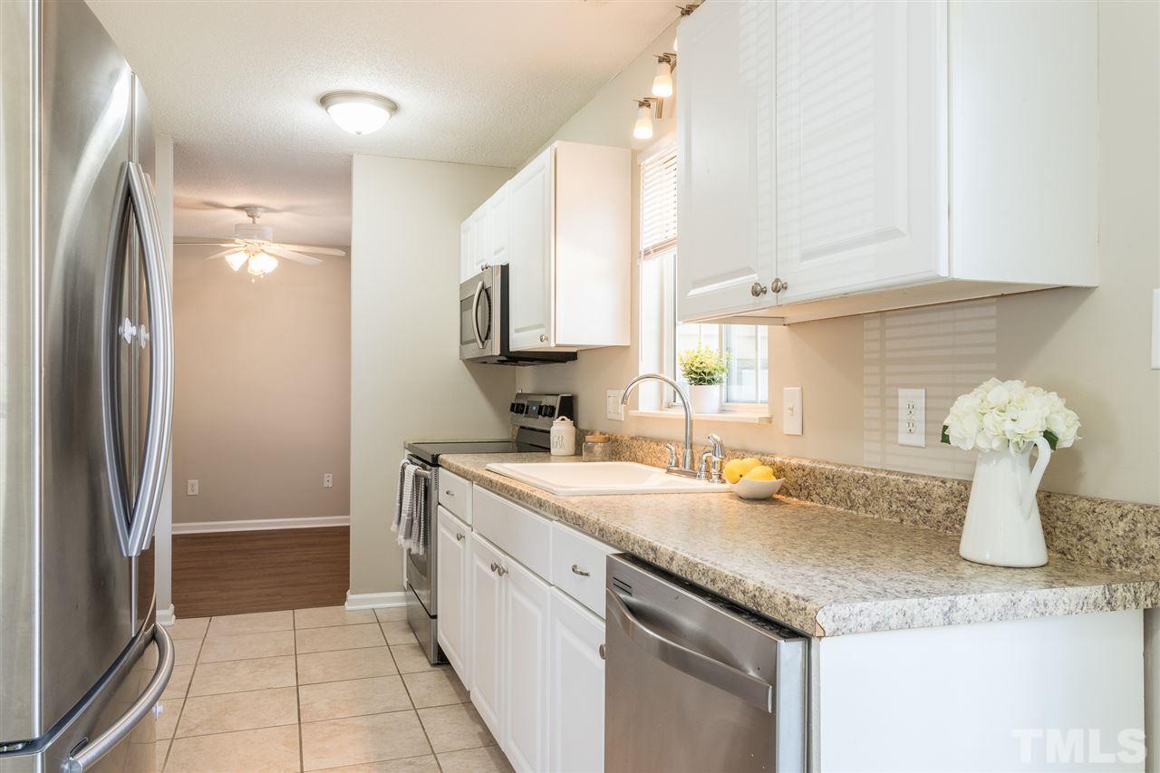8608 Keegan Court Raleigh, NC 27613 - Photo 9 of 29 Gallery Image 9