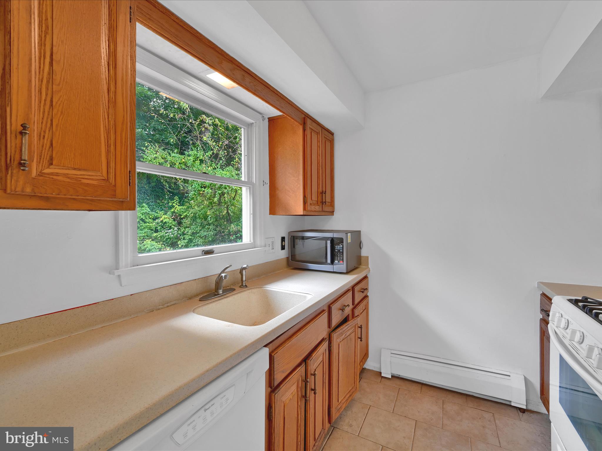 2424 Perkiomen Avenue Reading, PA 19606 - Photo 11 of 28 Kitchen