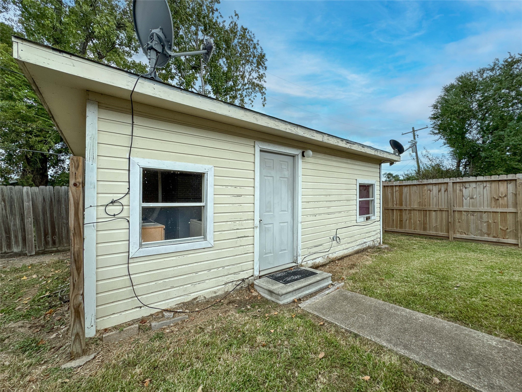 4522 Sage Circle Baytown, TX 77521 - Photo 31 of 33 a view of a backyard