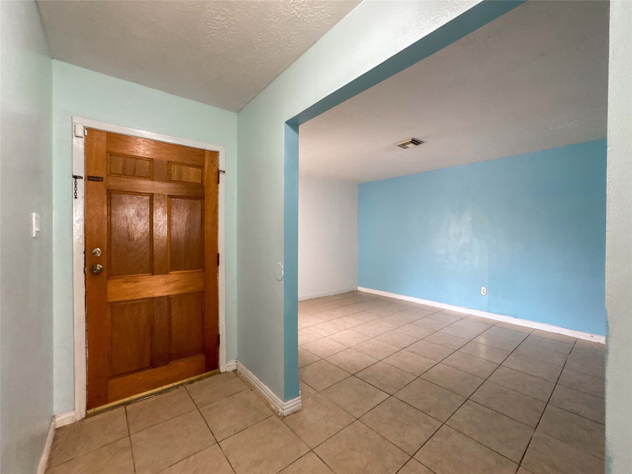 4522 Sage Circle Baytown, TX 77521 - Photo 6 of 33 an empty room with closet