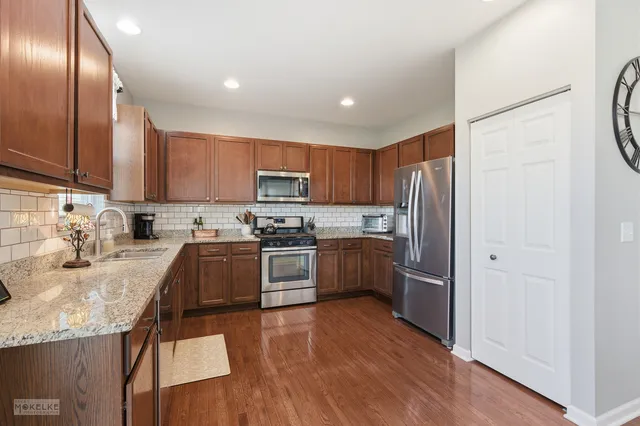 $410,000 | 8115 Settlers Pond Way, Joliet, IL 60431