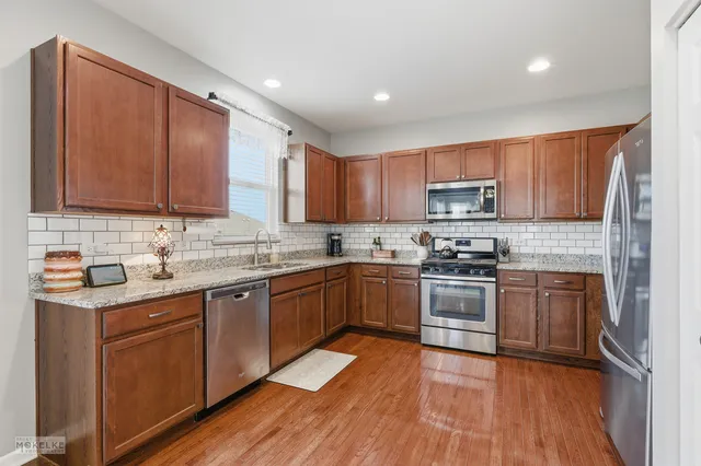 $410,000 | 8115 Settlers Pond Way, Joliet, IL 60431