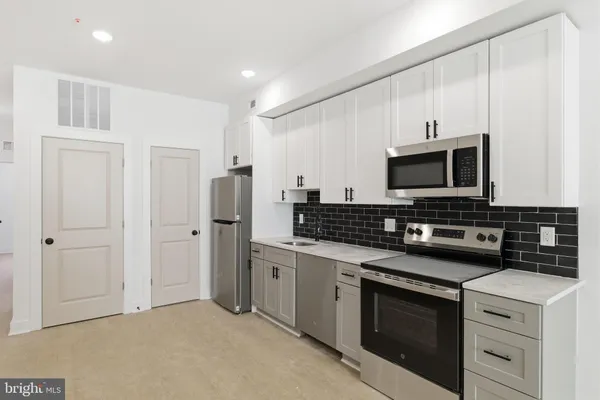 $2,100 | 2116 North 7th Street, Unit 2, Philadelphia, PA 19122