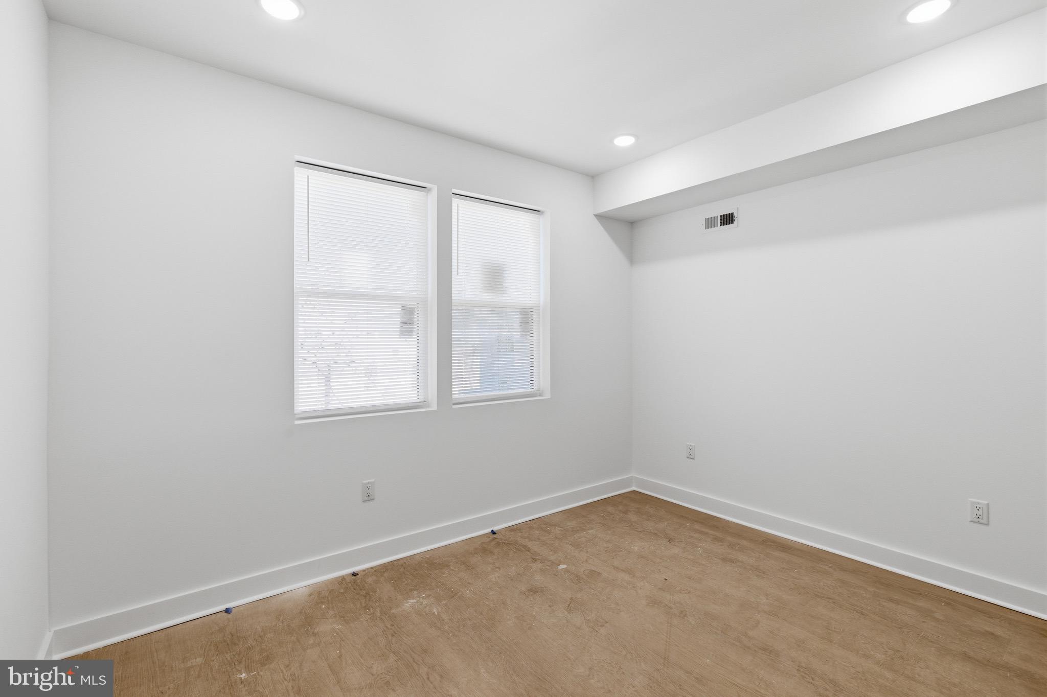 2116 North 7th Street, Unit 2 Philadelphia, PA 19122 - Photo 8 of 21 an empty room with a window