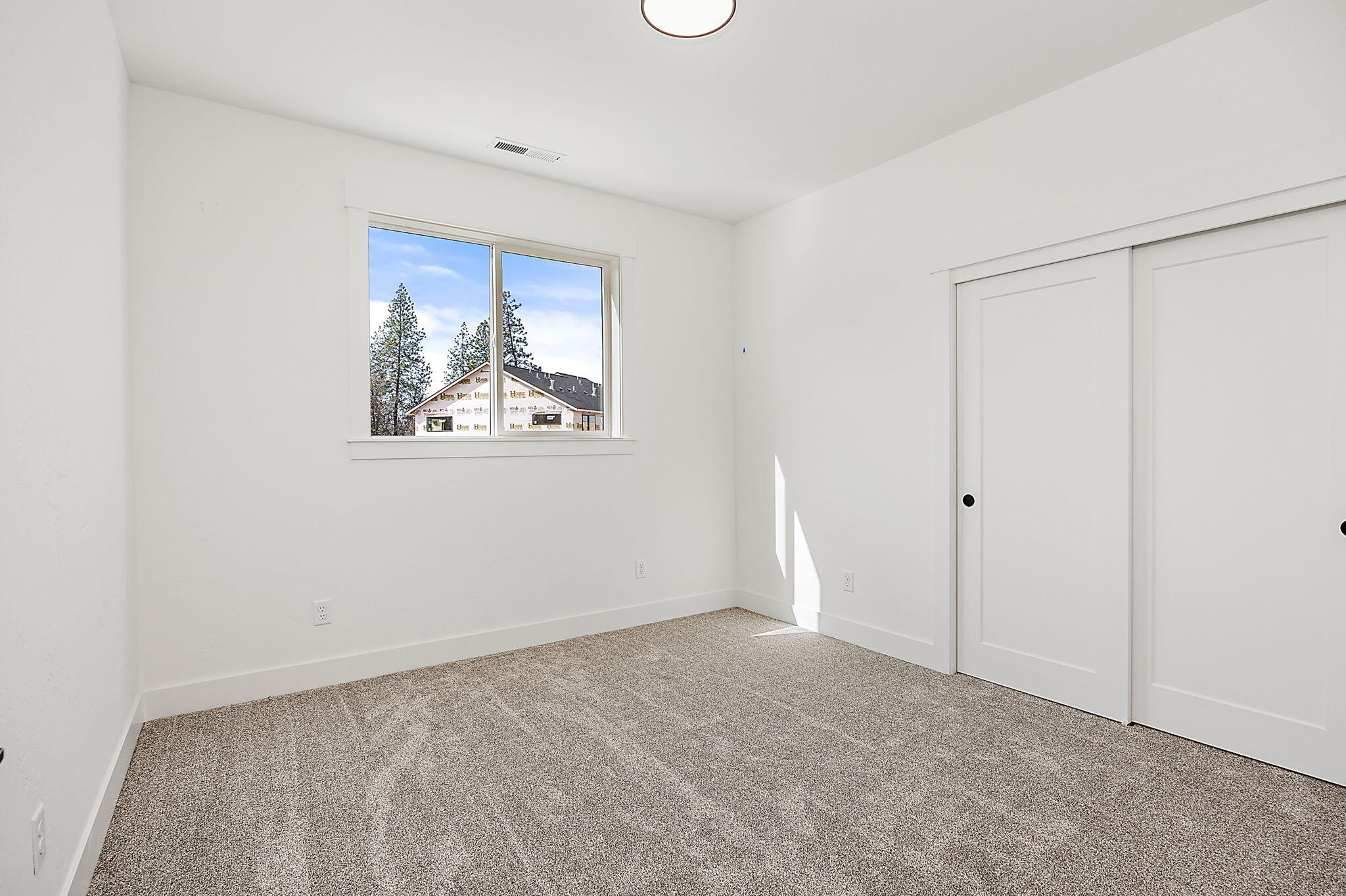 775 Alta Vista Road, Unit 200 Eagle Point, OR 97524 - Photo 21 of 30 Pictures are for illustrative purposes only.