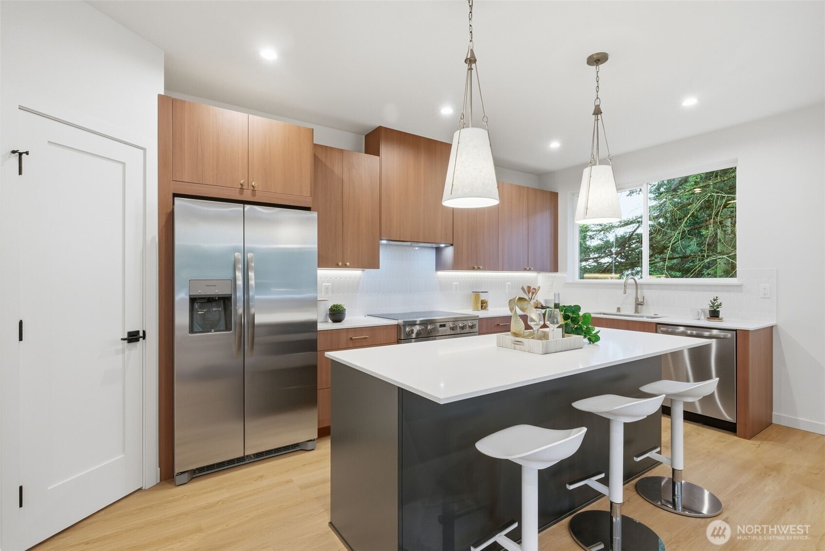 9725 Evanston Avenue North Seattle, WA 98103 - Photo 8 of 40