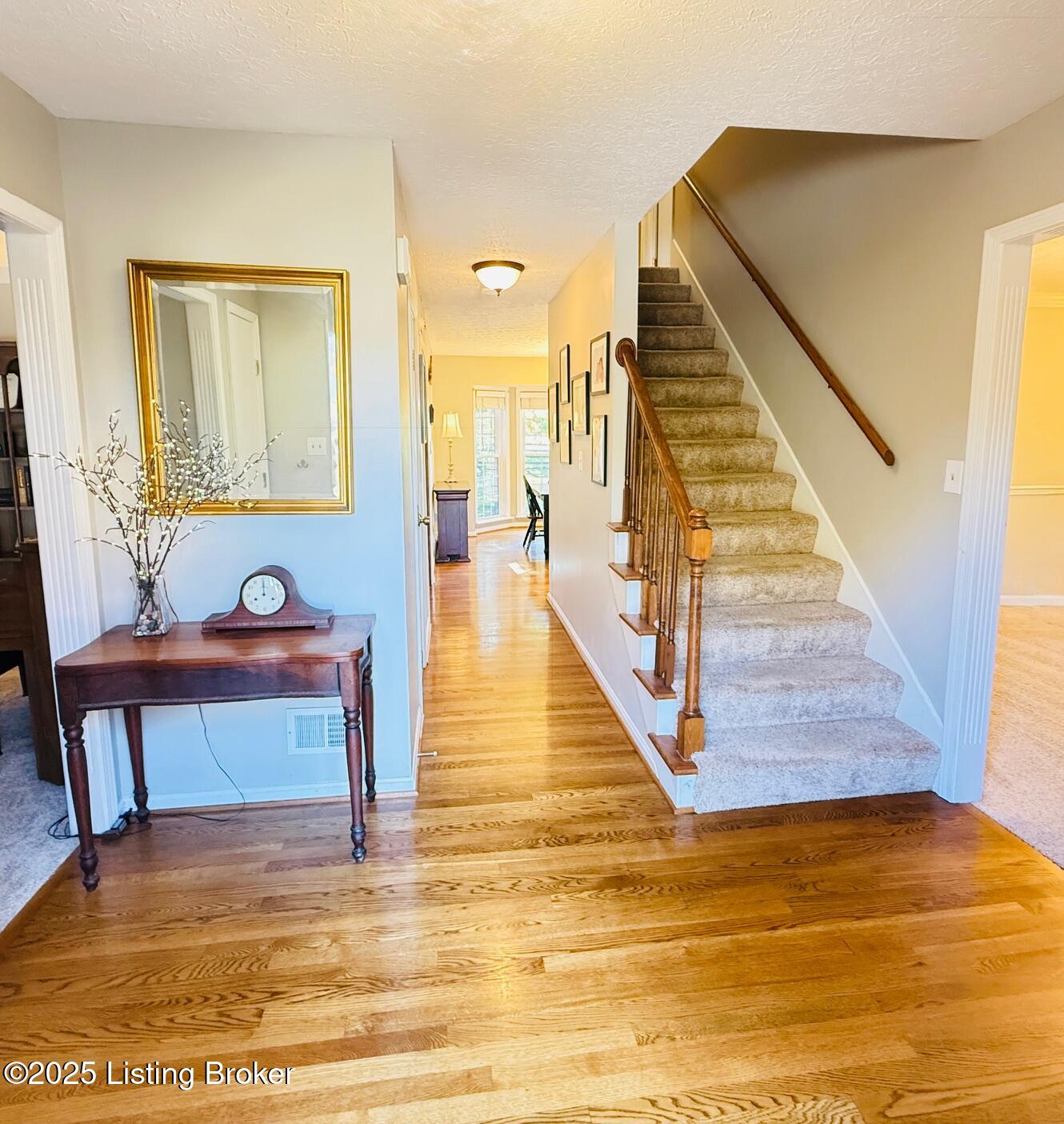 4604 Lincoln Road Louisville, KY 40220 - Photo 3 of 29 Foyer