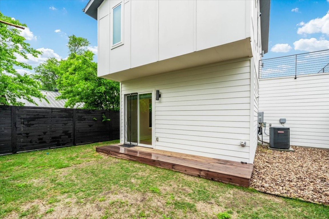 6300 Santos Street, Unit 3 Austin, TX 78741 - Photo 29 of 32 a backyard of a house