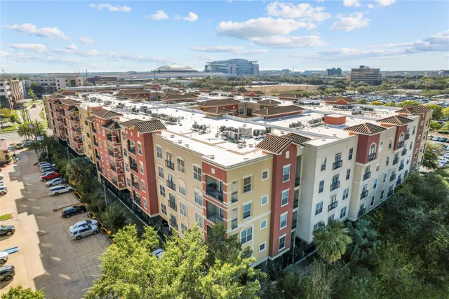 a picture of city view with lake view
