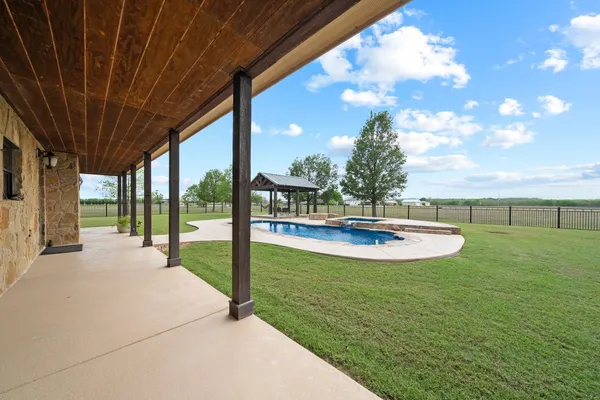 $675,000 | 115 Lakeside Cove, Martindale, TX 78655
