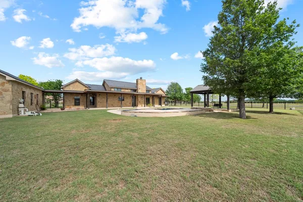 $675,000 | 115 Lakeside Cove, Martindale, TX 78655
